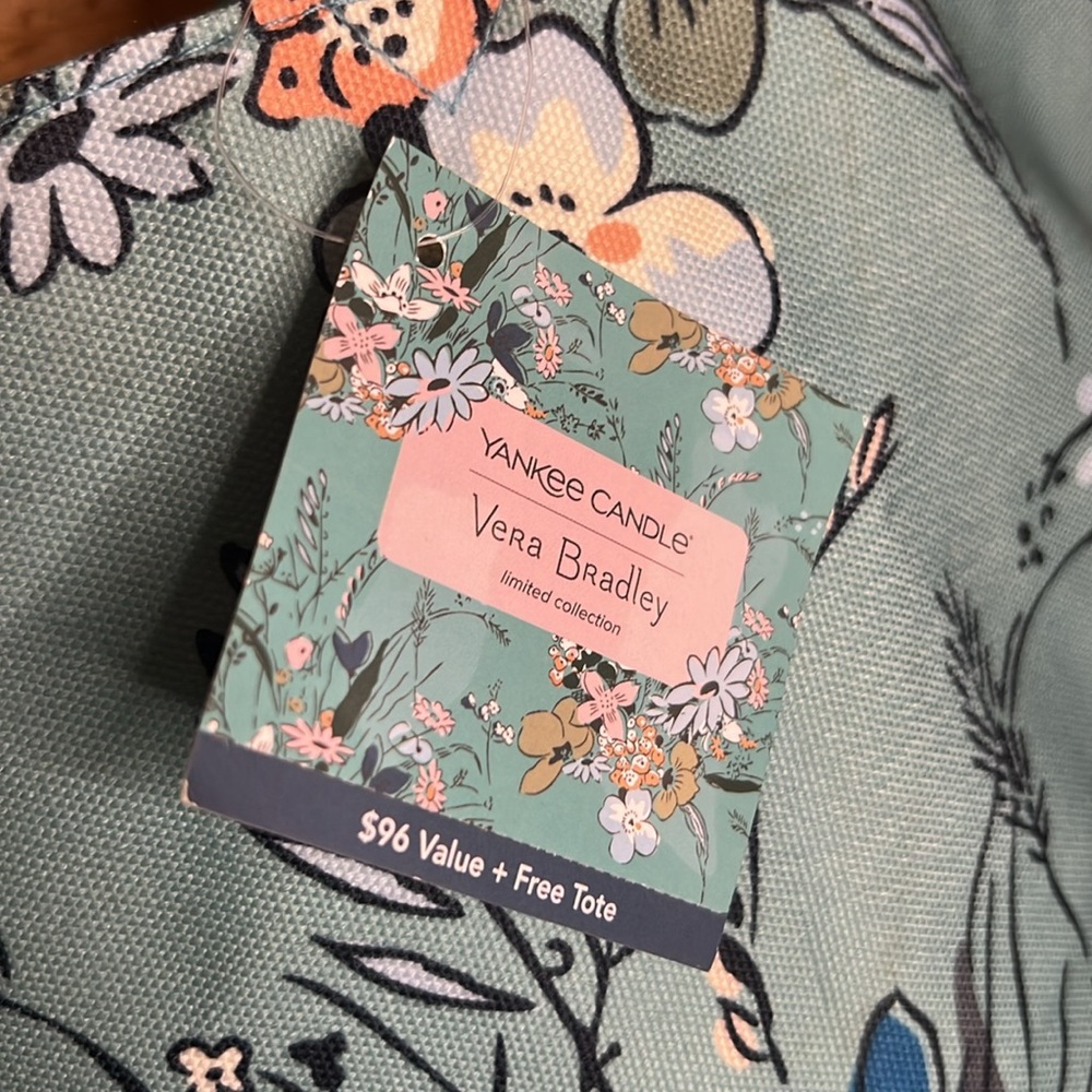 NWT Vera Bradley Yankee Candle Sunlit Garden Sage Scentplug Diffuser Pink Sands - Picture 6 of 10